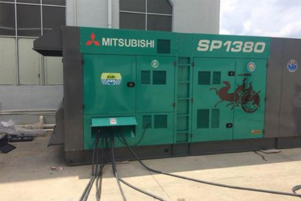 坡心镇为什么有些柴油发电机组的输出电压可以调节？