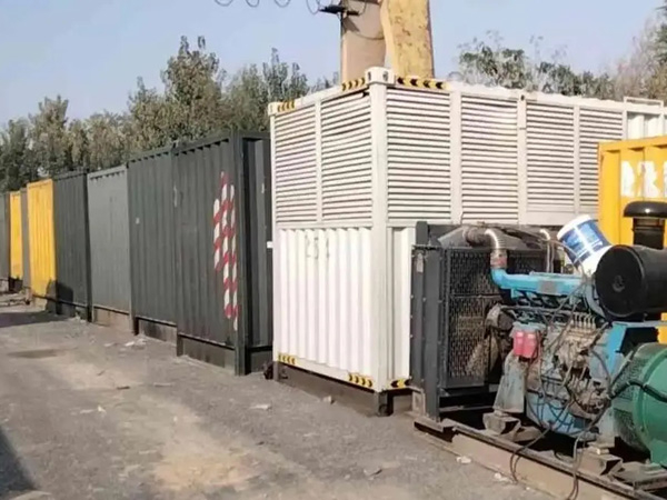 坡心镇200KW柴油发电机机组每小时油耗是多少？